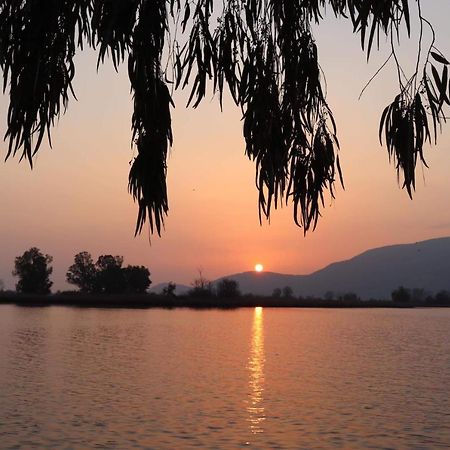 Magia Sul Lago Di Fondi 蒙泰圣比亚焦 外观 照片