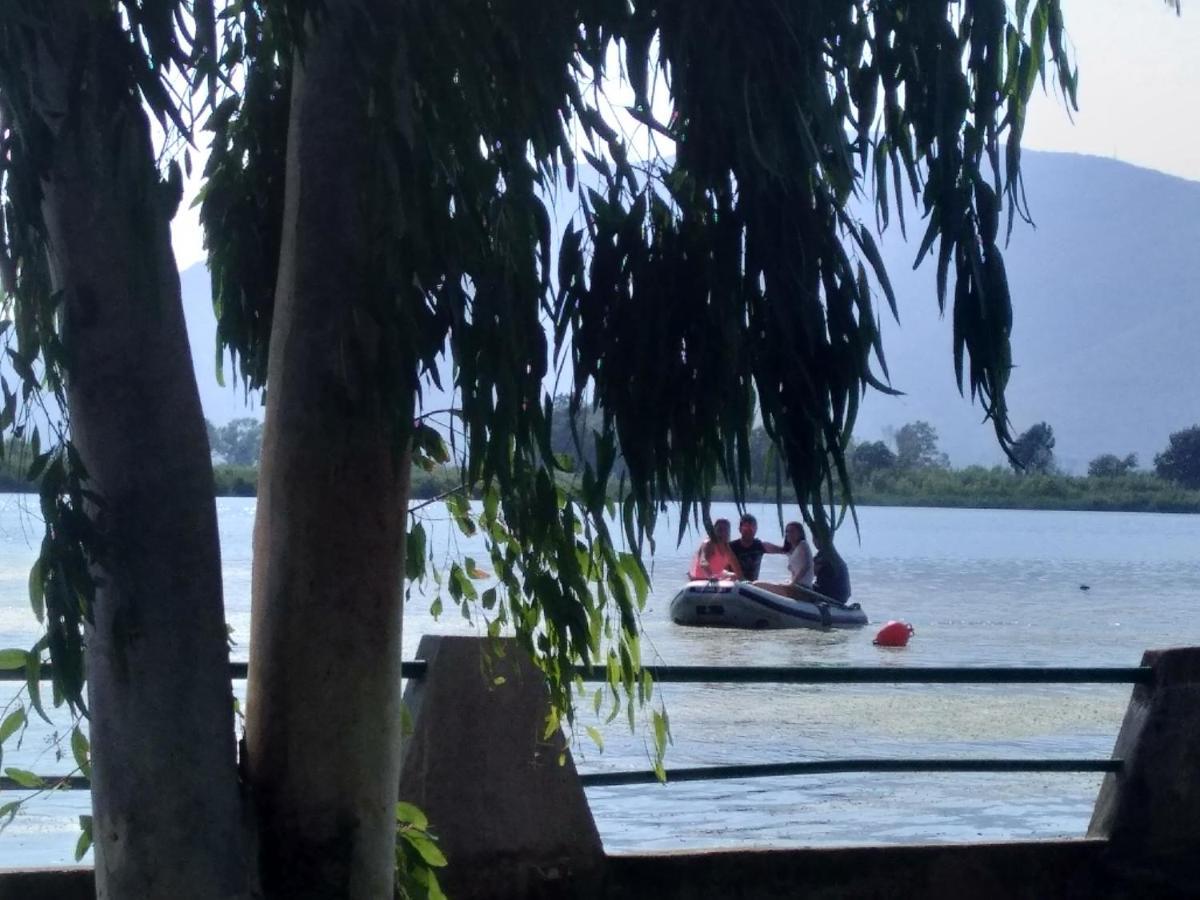 Magia Sul Lago Di Fondi 蒙泰圣比亚焦 外观 照片
